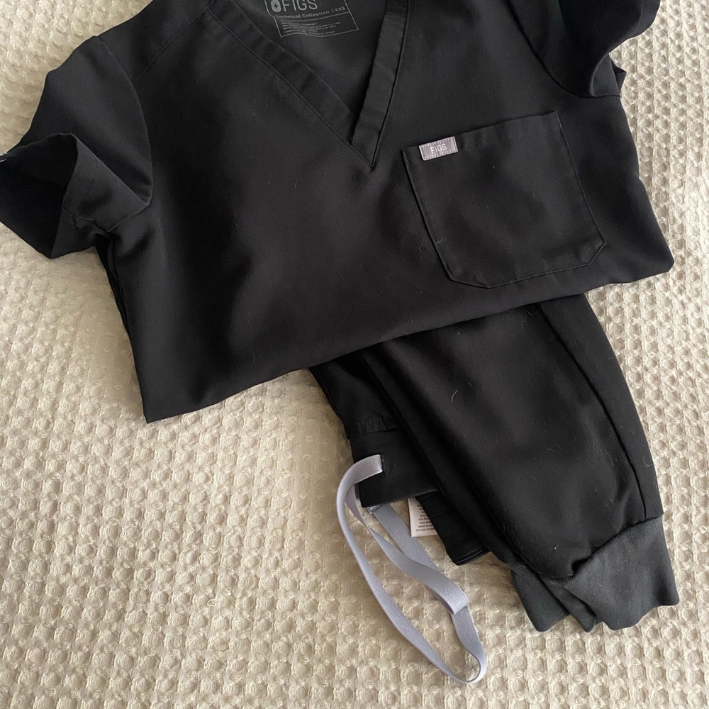 Black FIGS Scrub Set